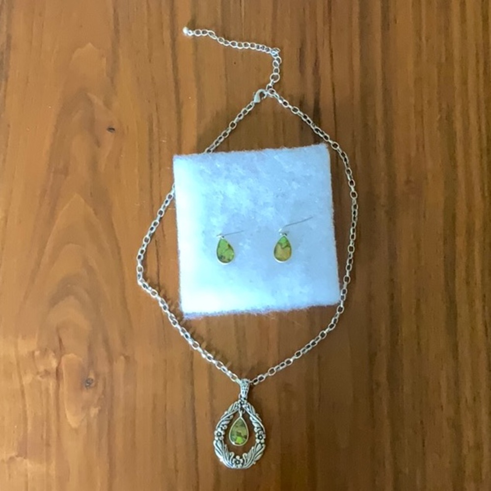 Costume Jewelry Necklace and earrings Silver tone metal